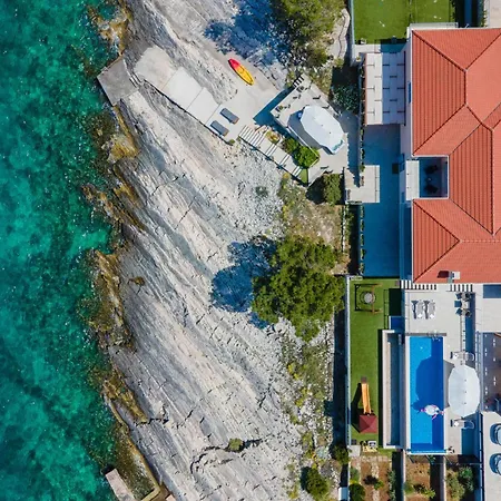 Awesome In Crnja Luka With Kitchen *