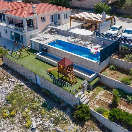 Awesome In Crnja Luka With Kitchen Prigradica