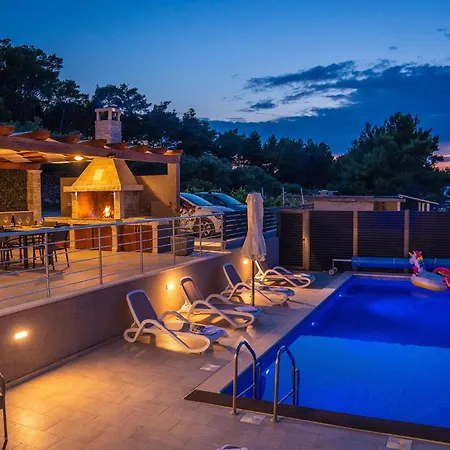 Awesome In Crnja Luka With Kitchen Casa vacanze *