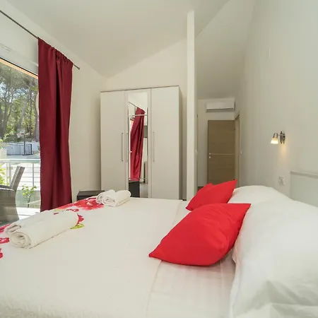 Awesome In Crnja Luka With Kitchen Casa vacanze Prigradica