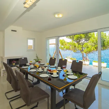 Awesome In Crnja Luka With Kitchen