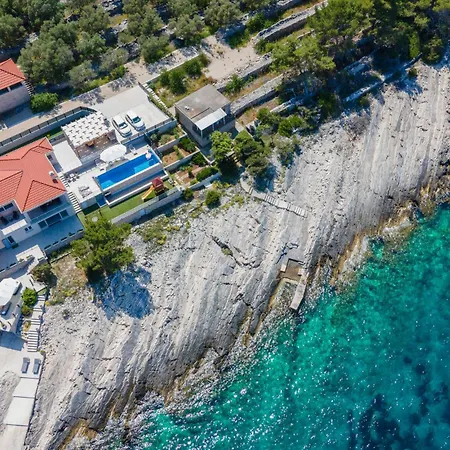 Awesome In Crnja Luka With Kitchen