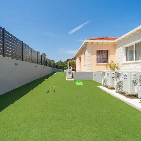 Awesome In Crnja Luka With Kitchen * Prigradica