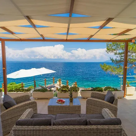 Awesome In Crnja Luka With Kitchen