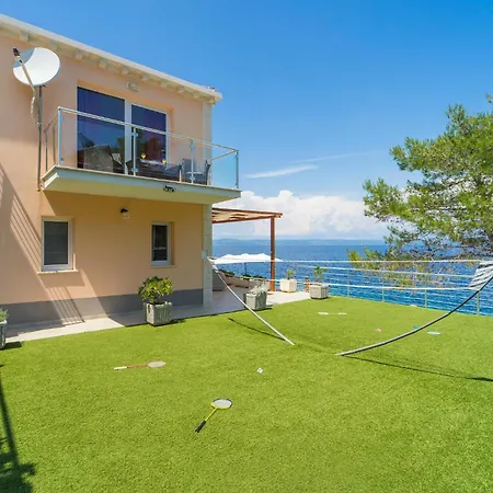 Awesome In Crnja Luka With Kitchen 度假居