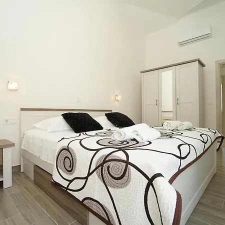 度假居 Awesome In Crnja Luka With Kitchen *