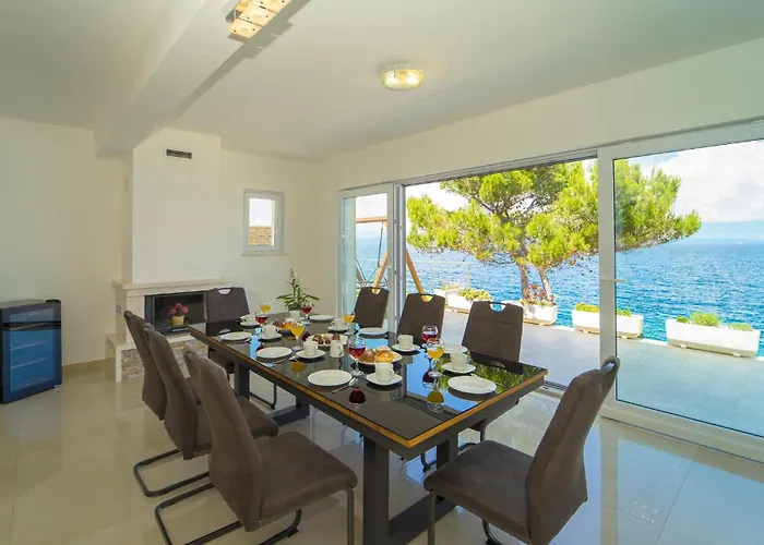 Awesome In Crnja Luka With Kitchen