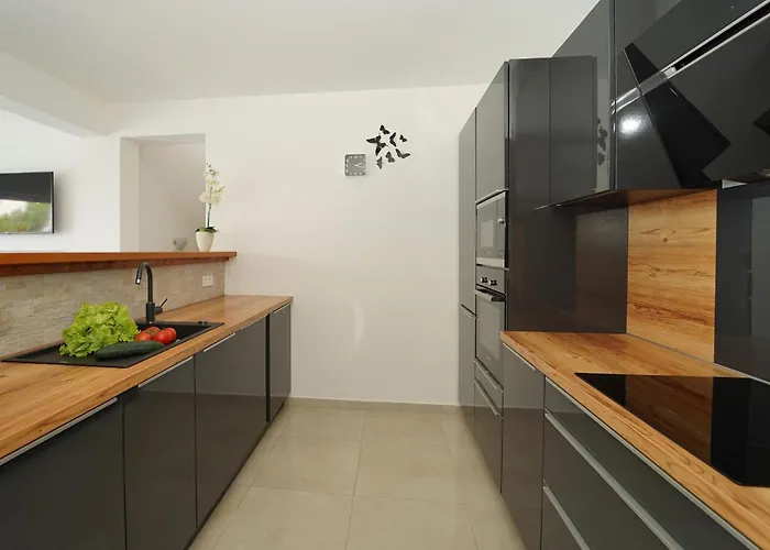 펜션 Awesome In Crnja Luka With Kitchen 프리그라디차